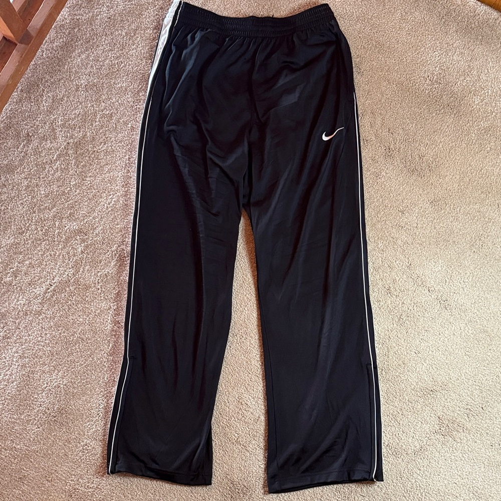 Menβs Nike Black Athletic Pants with White Stripe Size Medium